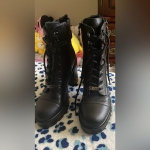 Selling these guess boots/ heels never worn size 9 1/2